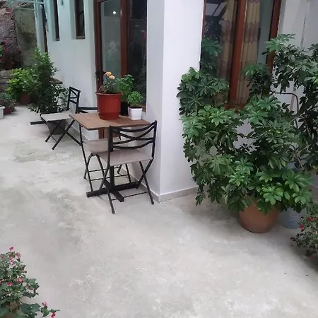 Isufi Guest house Sarande