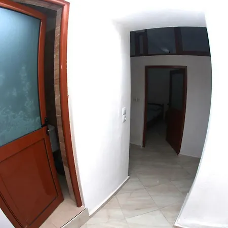 Isufi Guest house 3*