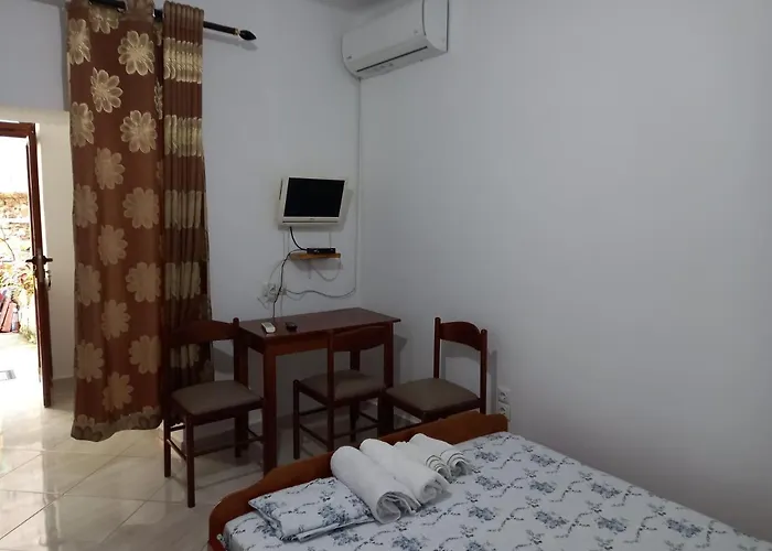 Isufi Casa de hóspedes 3*