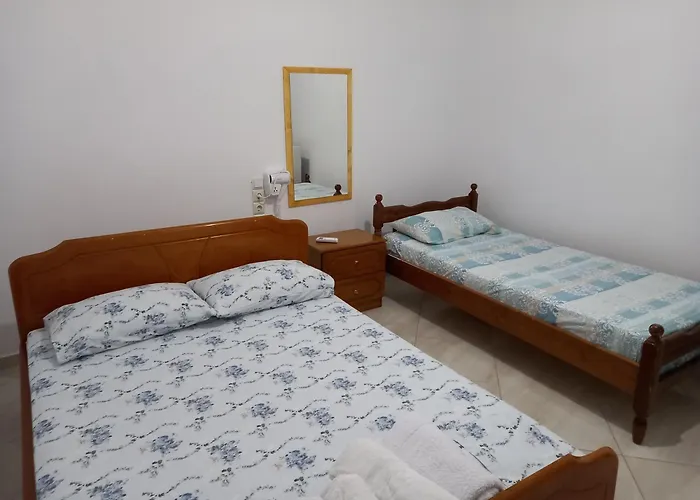 Isufi Casa de hóspedes