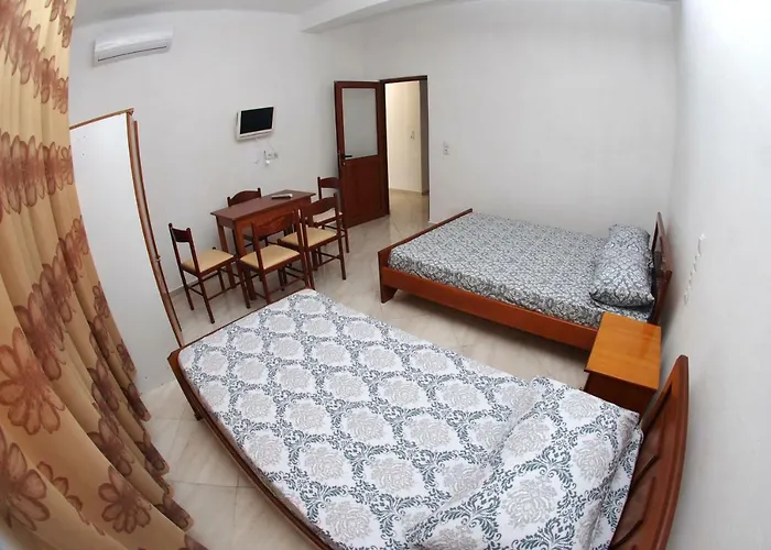Isufi Casa de hóspedes