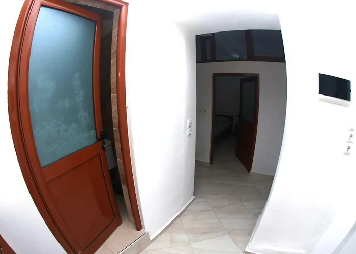 Isufi Casa de hóspedes 3*
