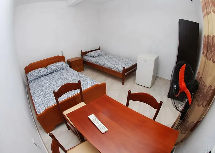 Casa de hóspedes Isufi Sarandë