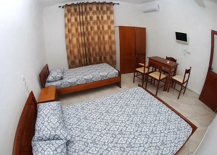 Isufi 3* Sarandë