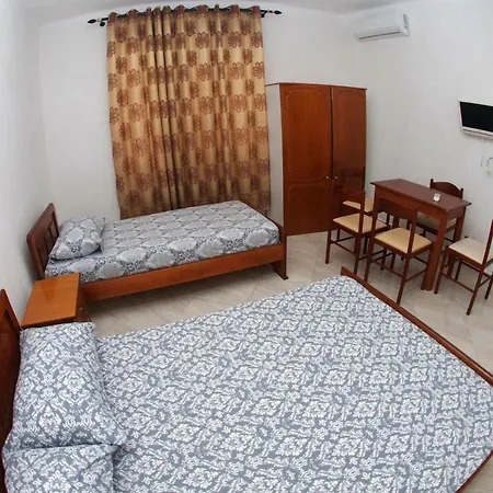 Isufi 3* Sarandë
