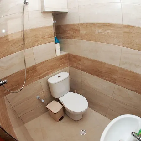 Isufi Guest house